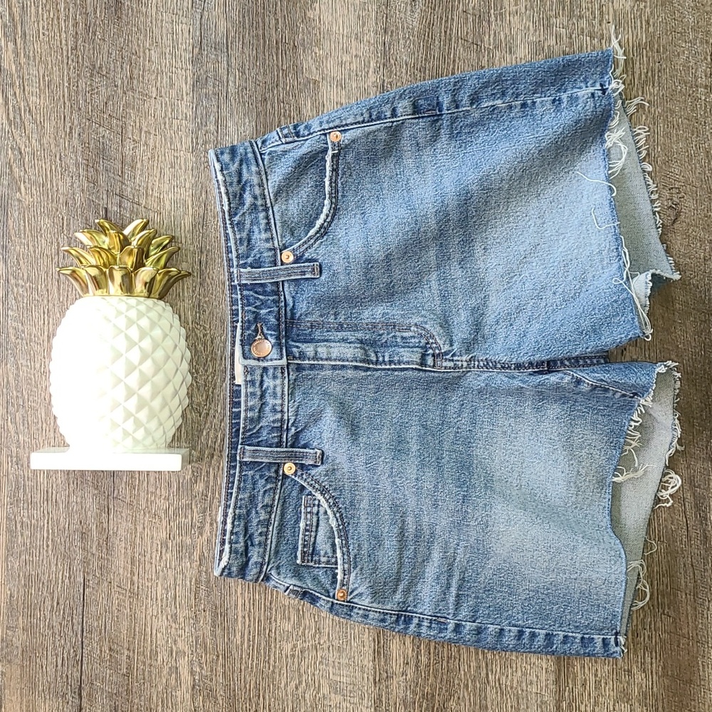 NWOT! Universal Thread Curvy Vintage Midi Jean Shorts